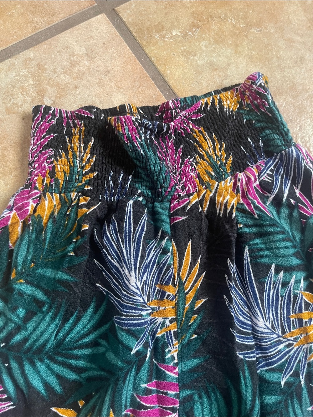 Hurley Wide-Leg Tropical Leaf Print Pants in Black, Green & Pink - Picture 2 of 7